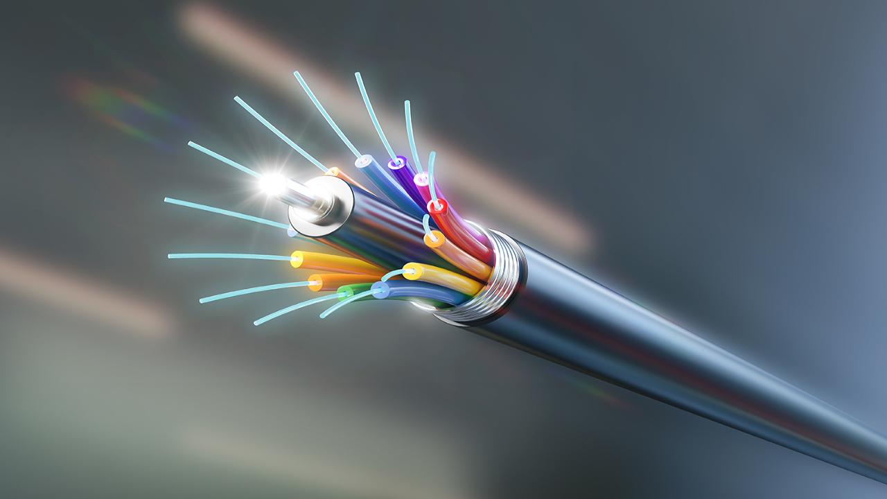 Optimizing Industrial Efficiency: The Advantages of Custom Fiber Optic Cables