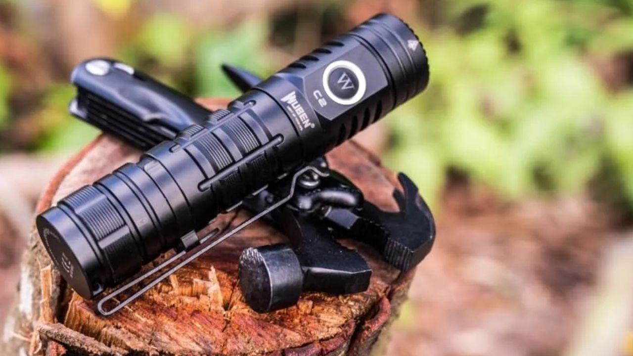 Guide to Tactical Flashlights: Features, Usage, and Selection Criteria
